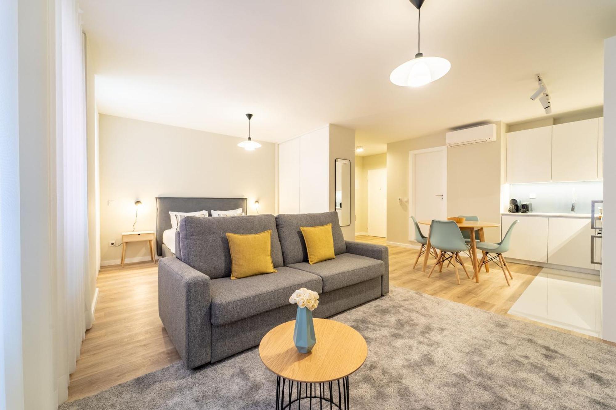 On The Square Studio - City Center By House And People Braga Extérieur photo